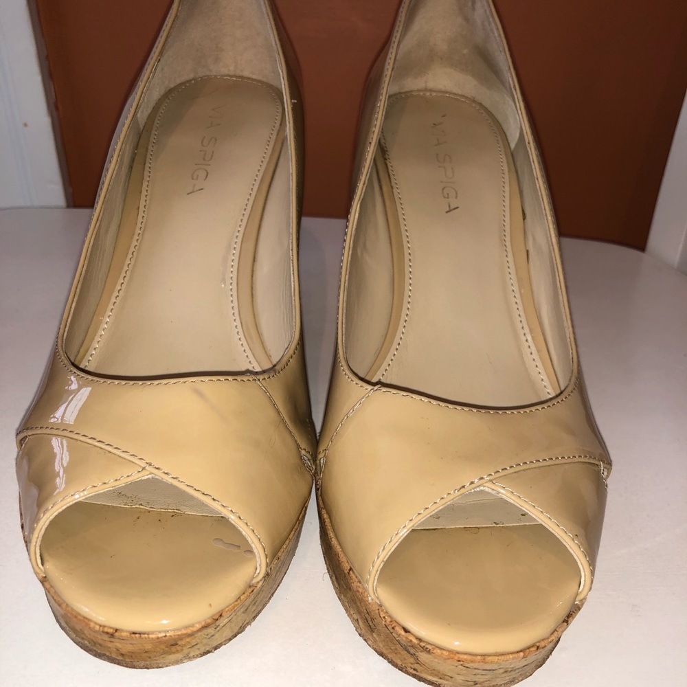 Via Spiga Tan peep toes wedges.